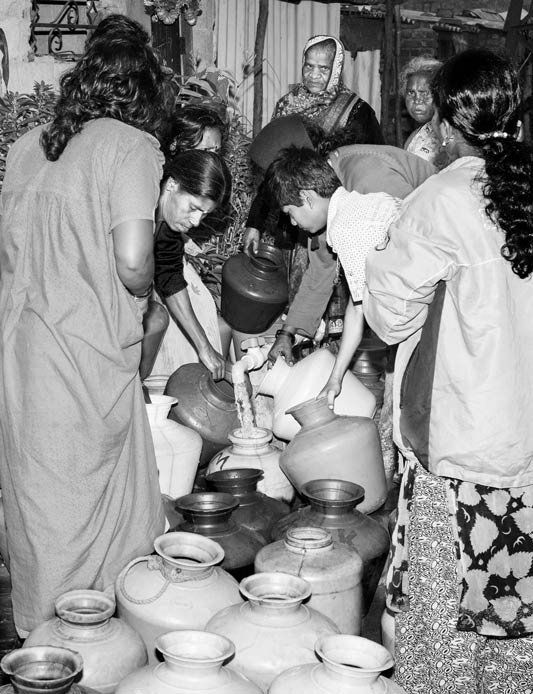 Queue and rush at a public standpoint in Bengaluru, Karnataka